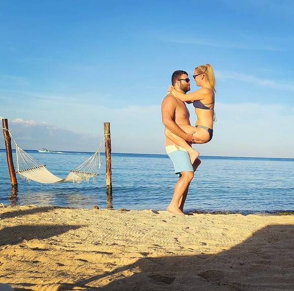 Meet your Posher, Nichole - Picture 1 of 1